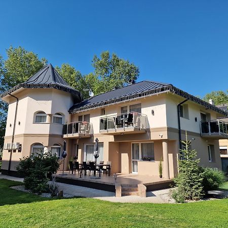 Villa Leticia Сиофок Екстериор снимка
