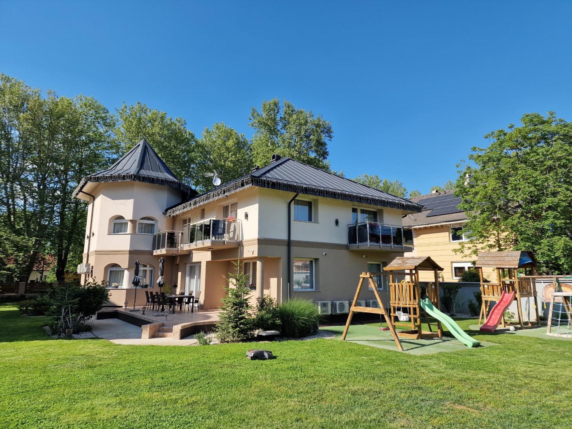 Villa Leticia Сиофок Екстериор снимка