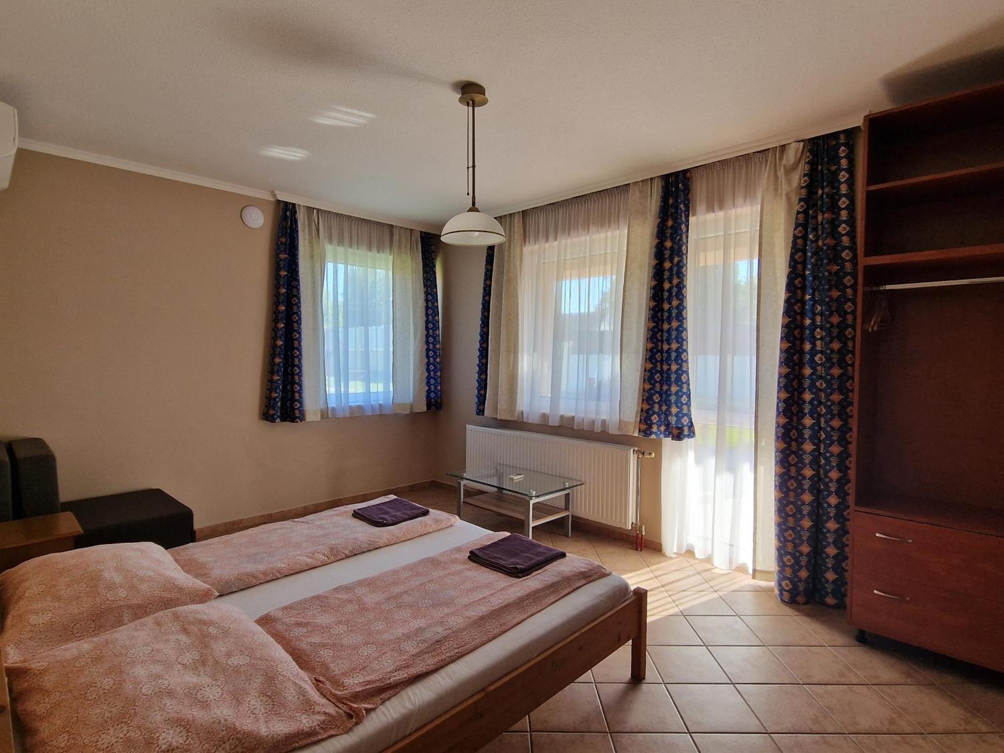 Villa Leticia Сиофок Екстериор снимка